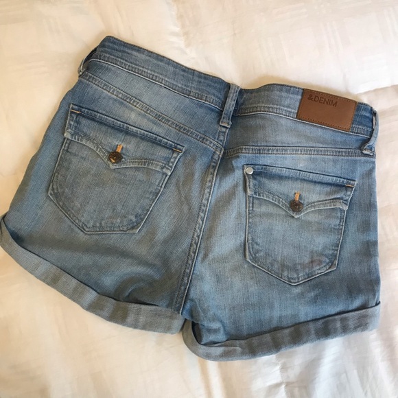 Low-waisted Denim Shorts - Picture 2 of 2